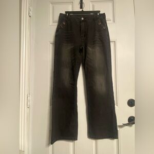 T29- Black Light Wash Slim Leg Denim Jeans